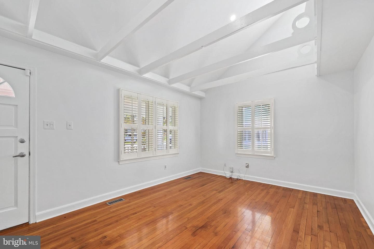 9106 Battle Street photo 12
