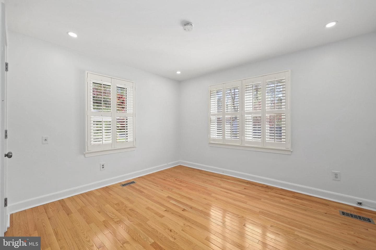 9106 Battle Street photo 14