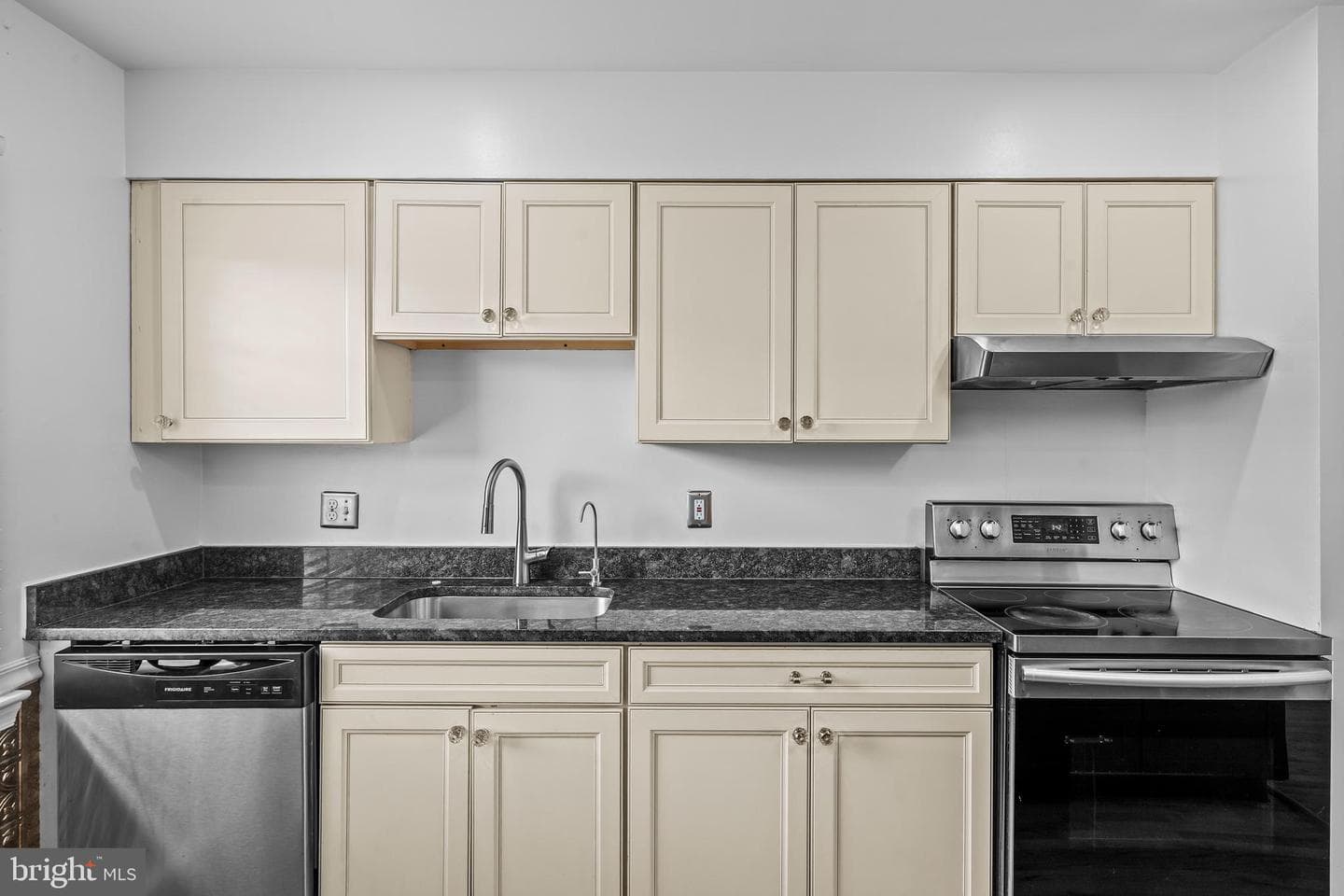 8387 Woodline Court photo 3