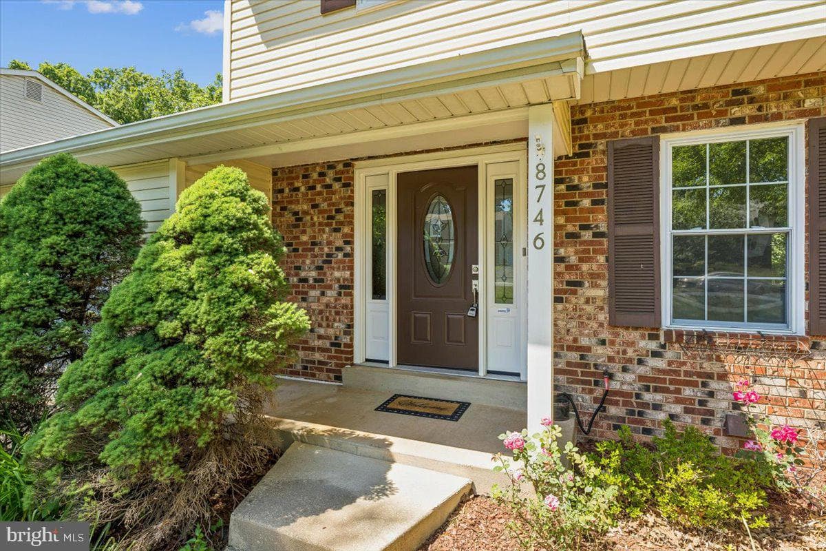 8746 Country Ln photo 2