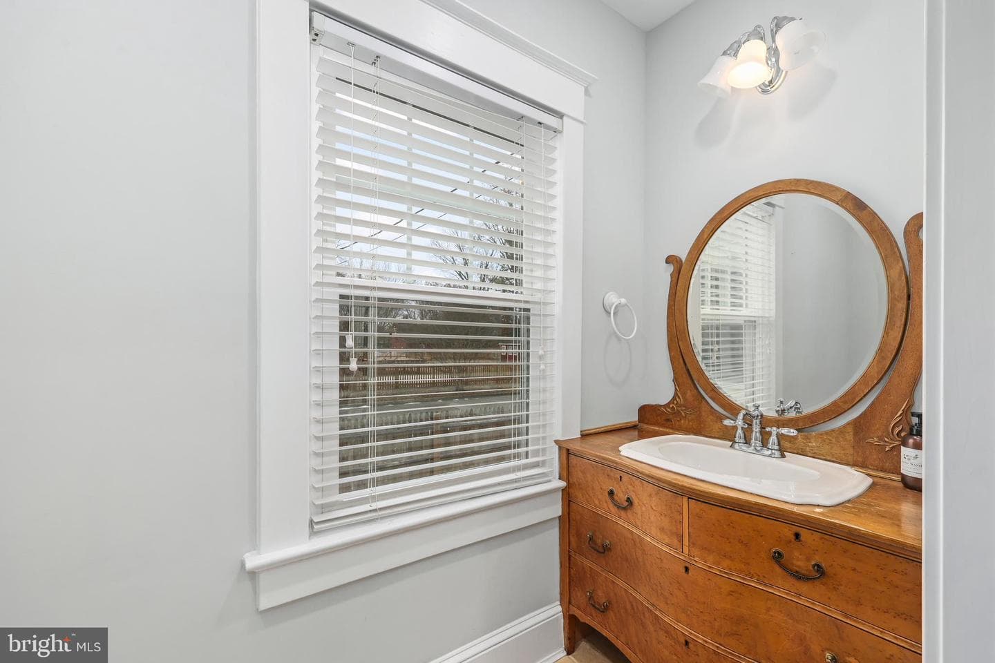 9016 Grant Avenue photo 23