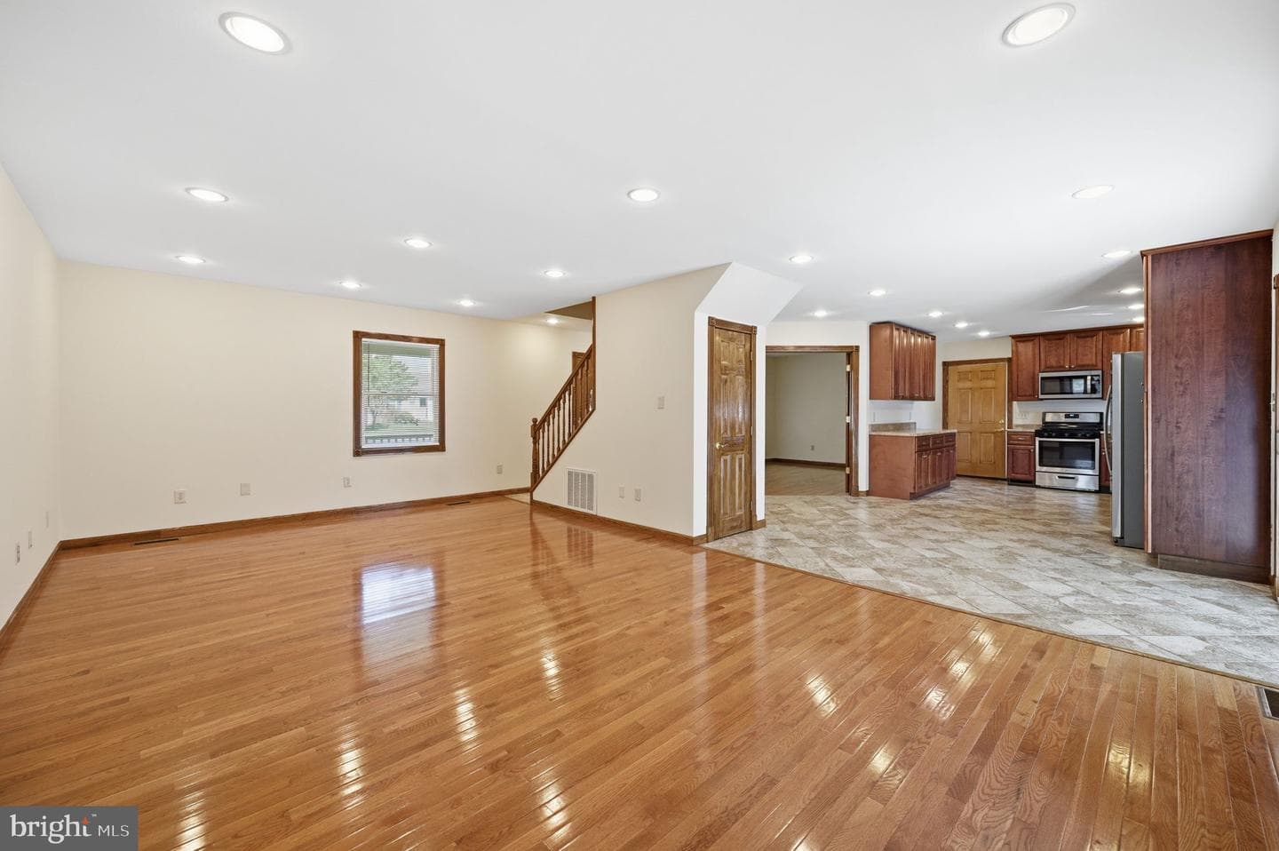 8905 Tudor Lane photo 10