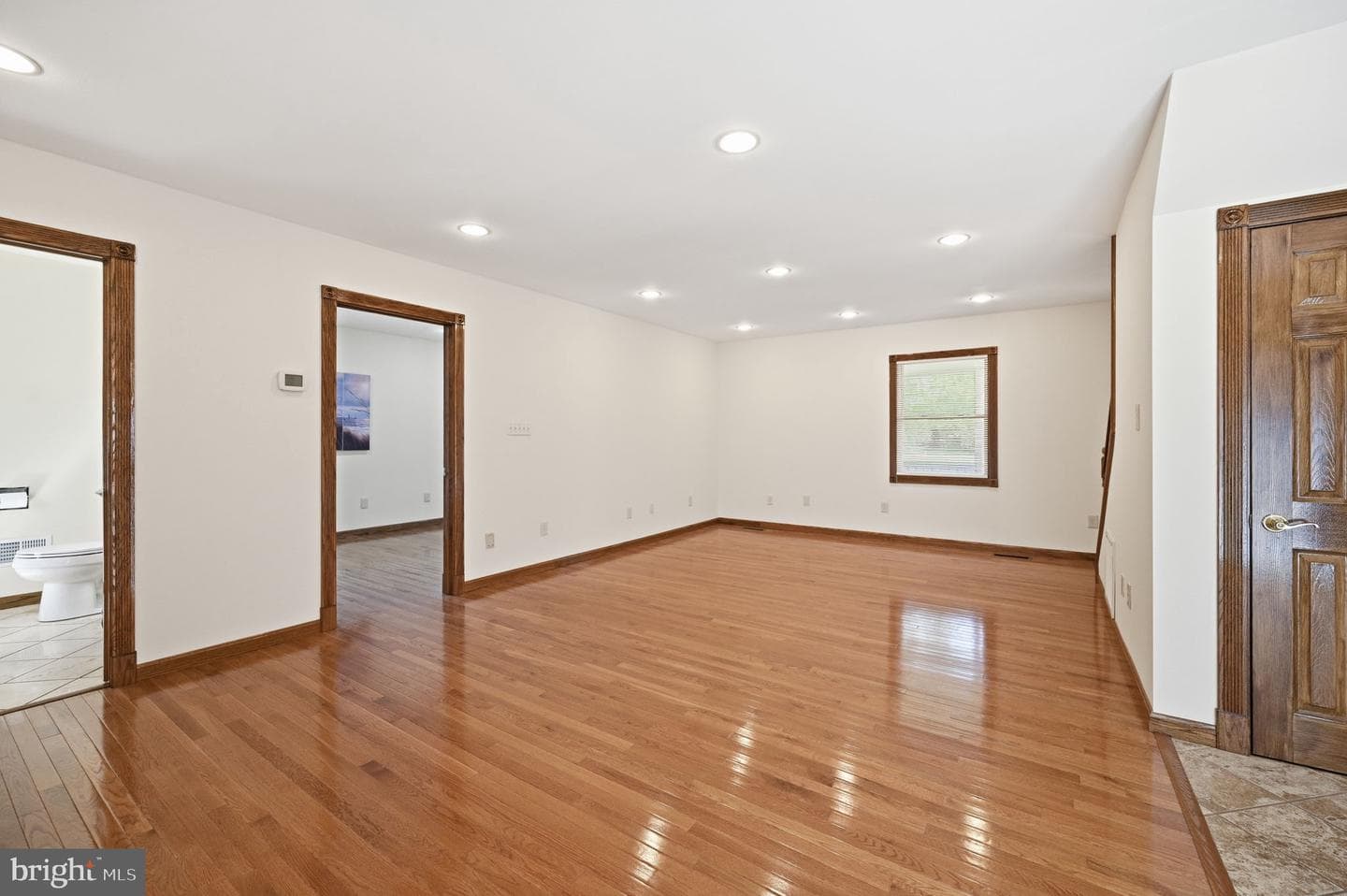 8905 Tudor Lane photo 14