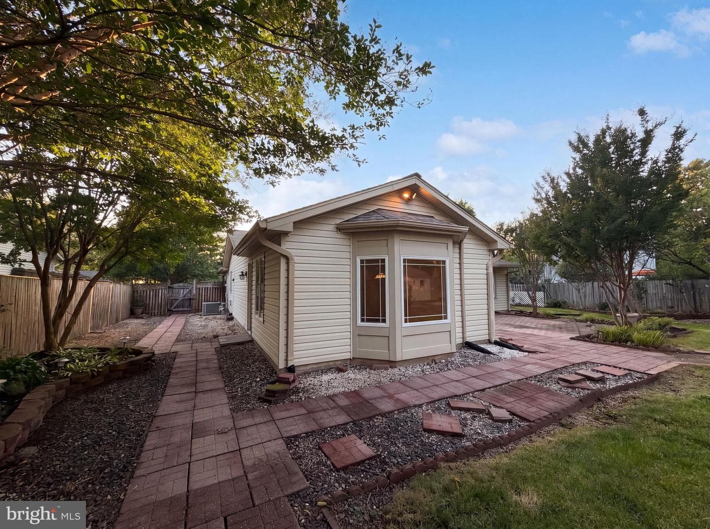 8947 Rosewood Street photo 5