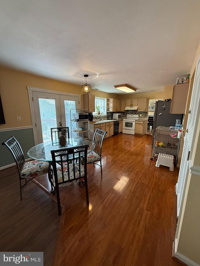 10305 Jayeselle Drive photo 10