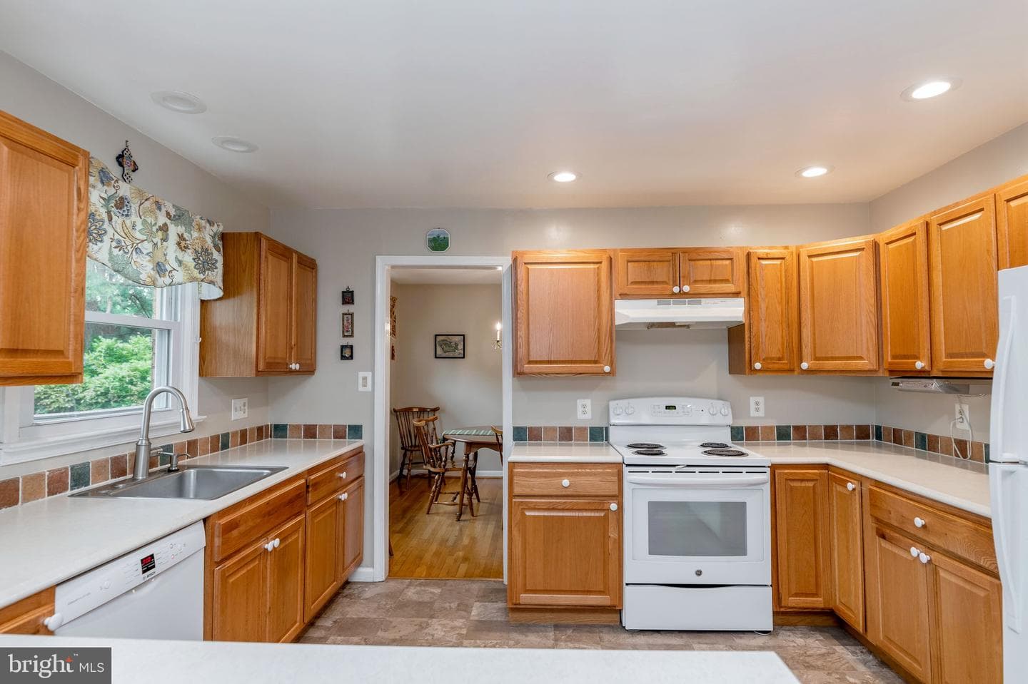8905 Hazel Drive photo 9