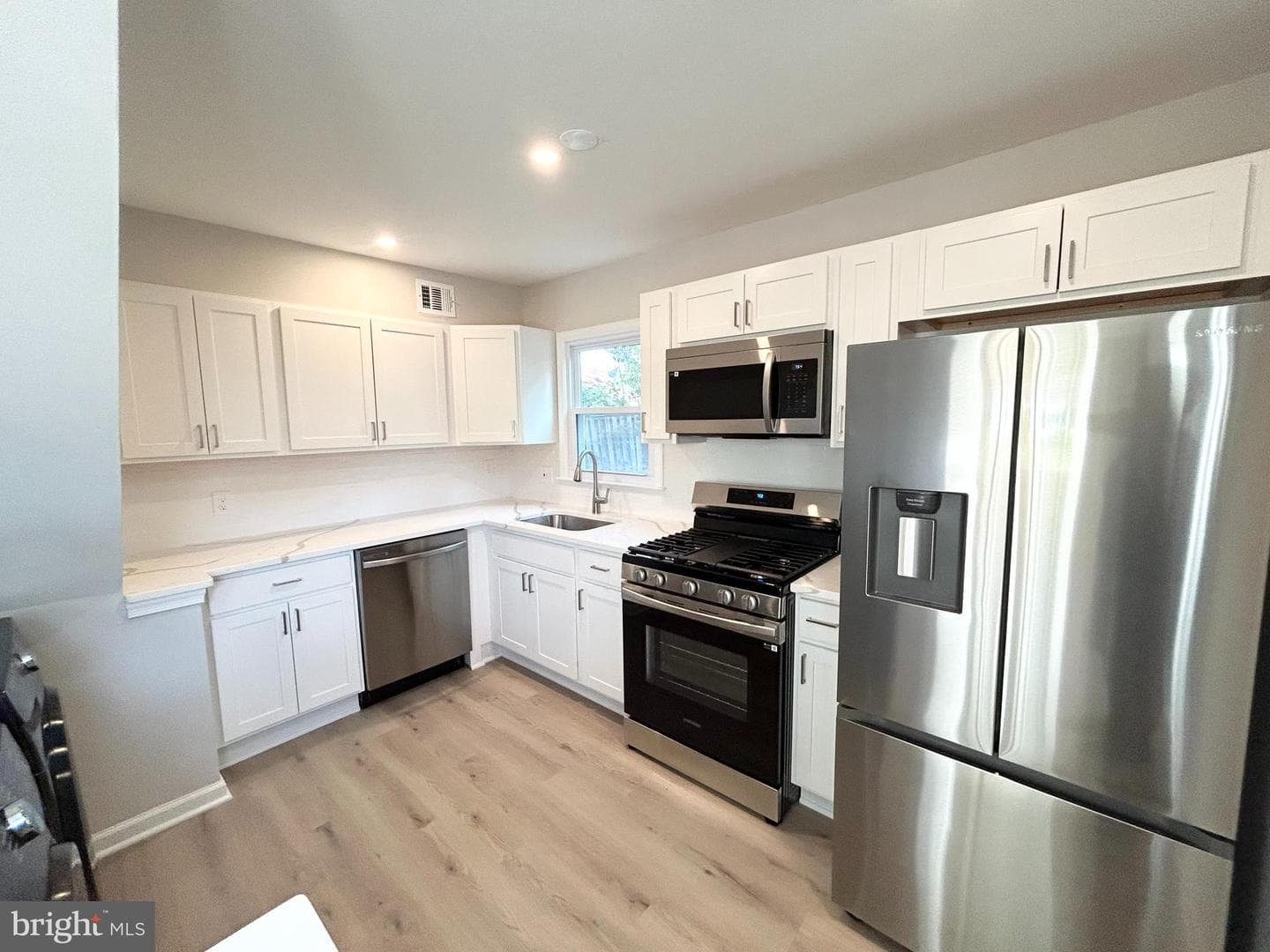 108 Sheldon Street photo 6