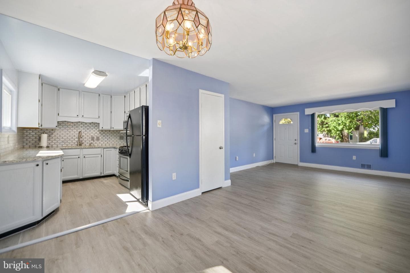 181 Cabbel Drive photo 13