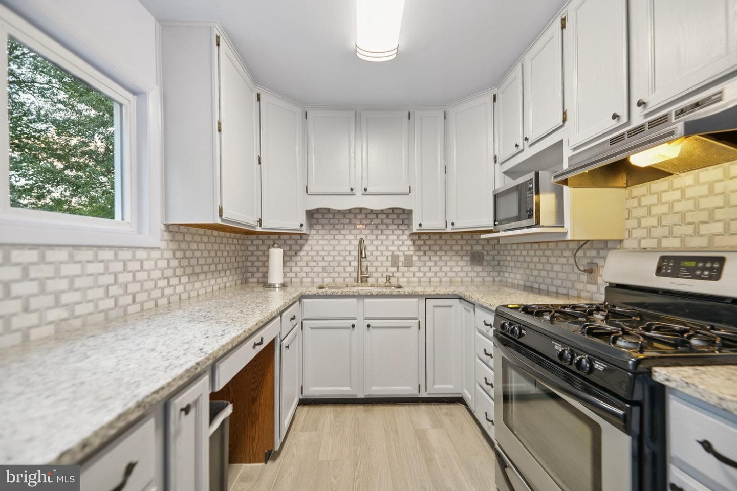 181 Cabbel Drive photo 18