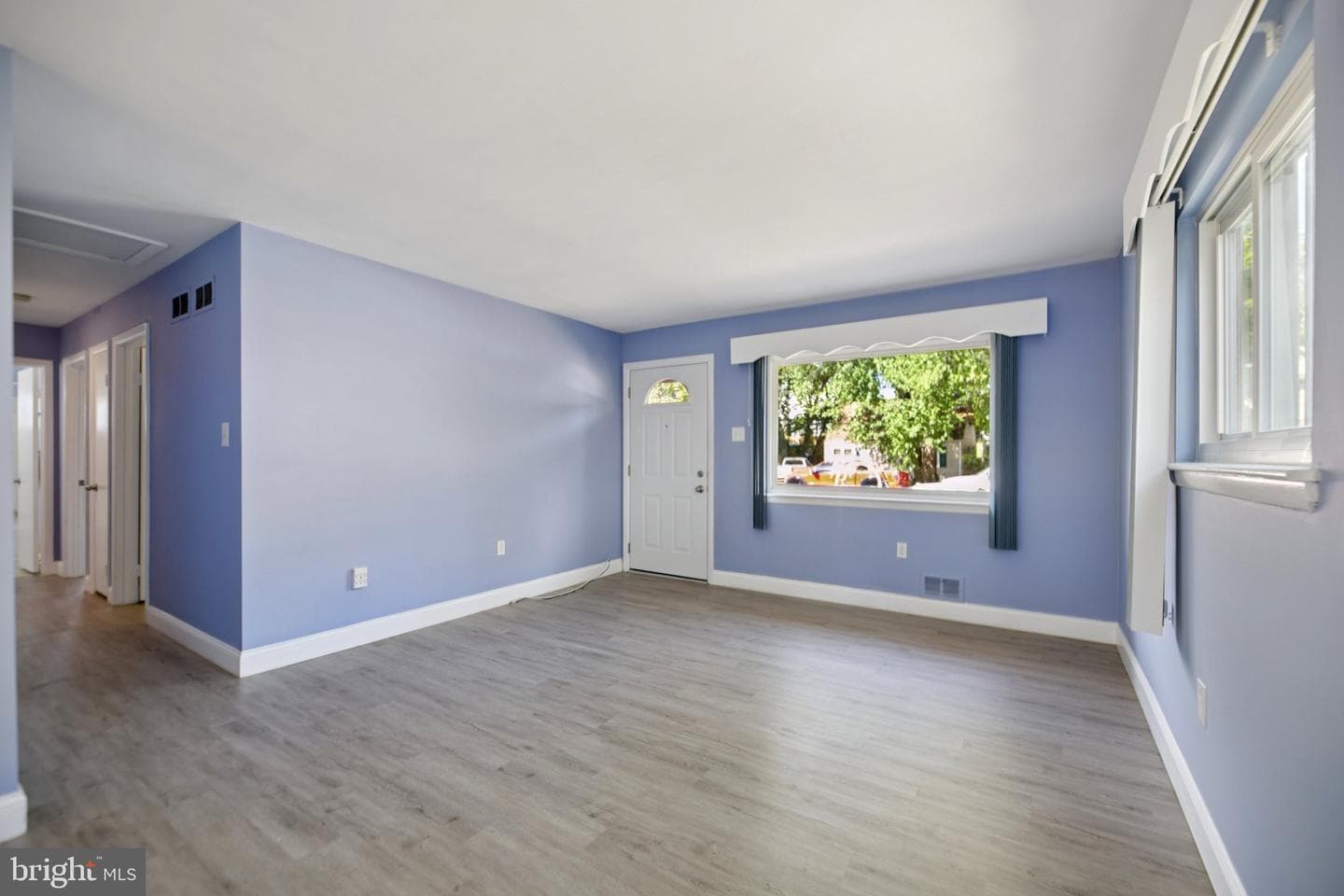 181 Cabbel Drive photo 8