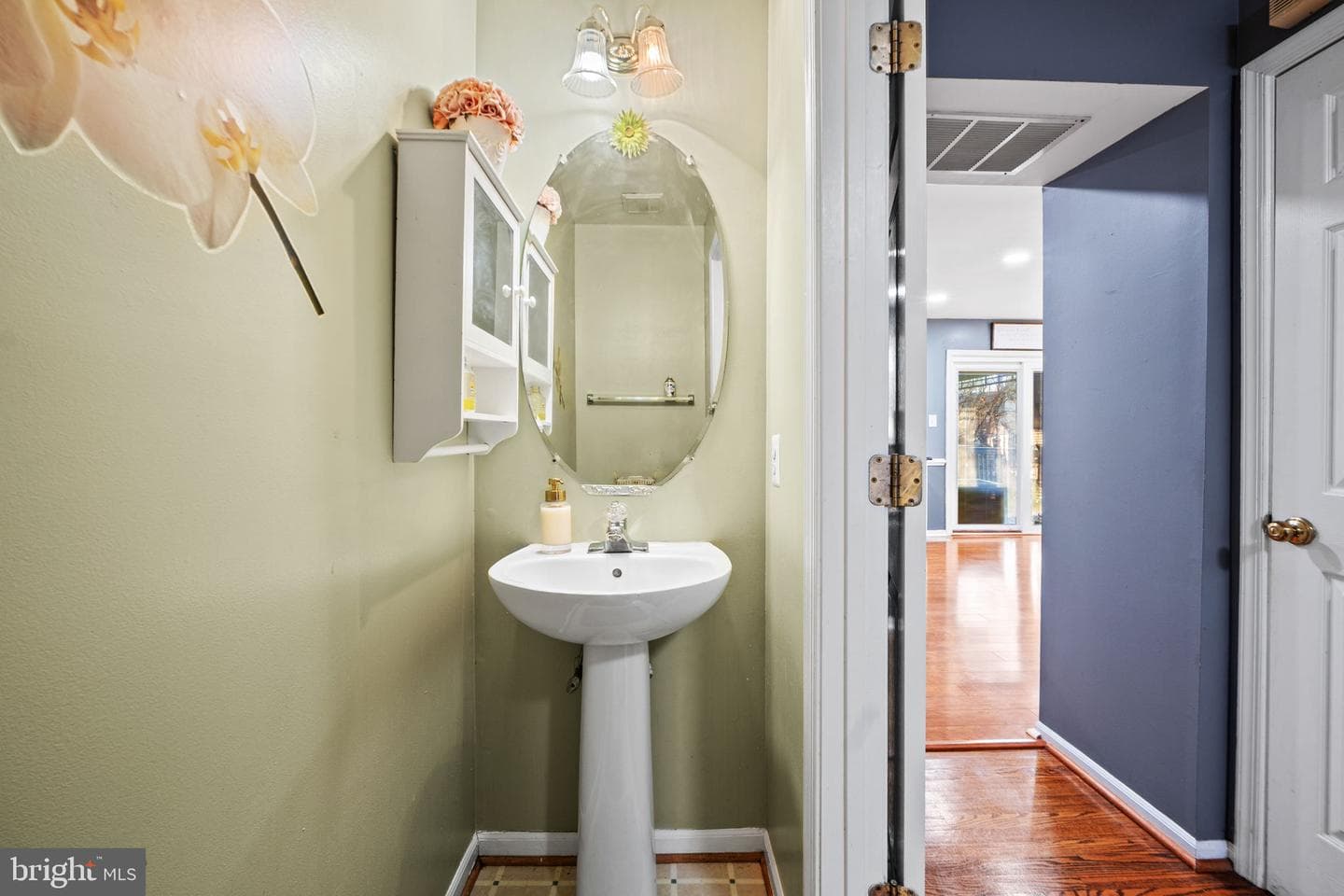 9302 Nancy Street photo 10