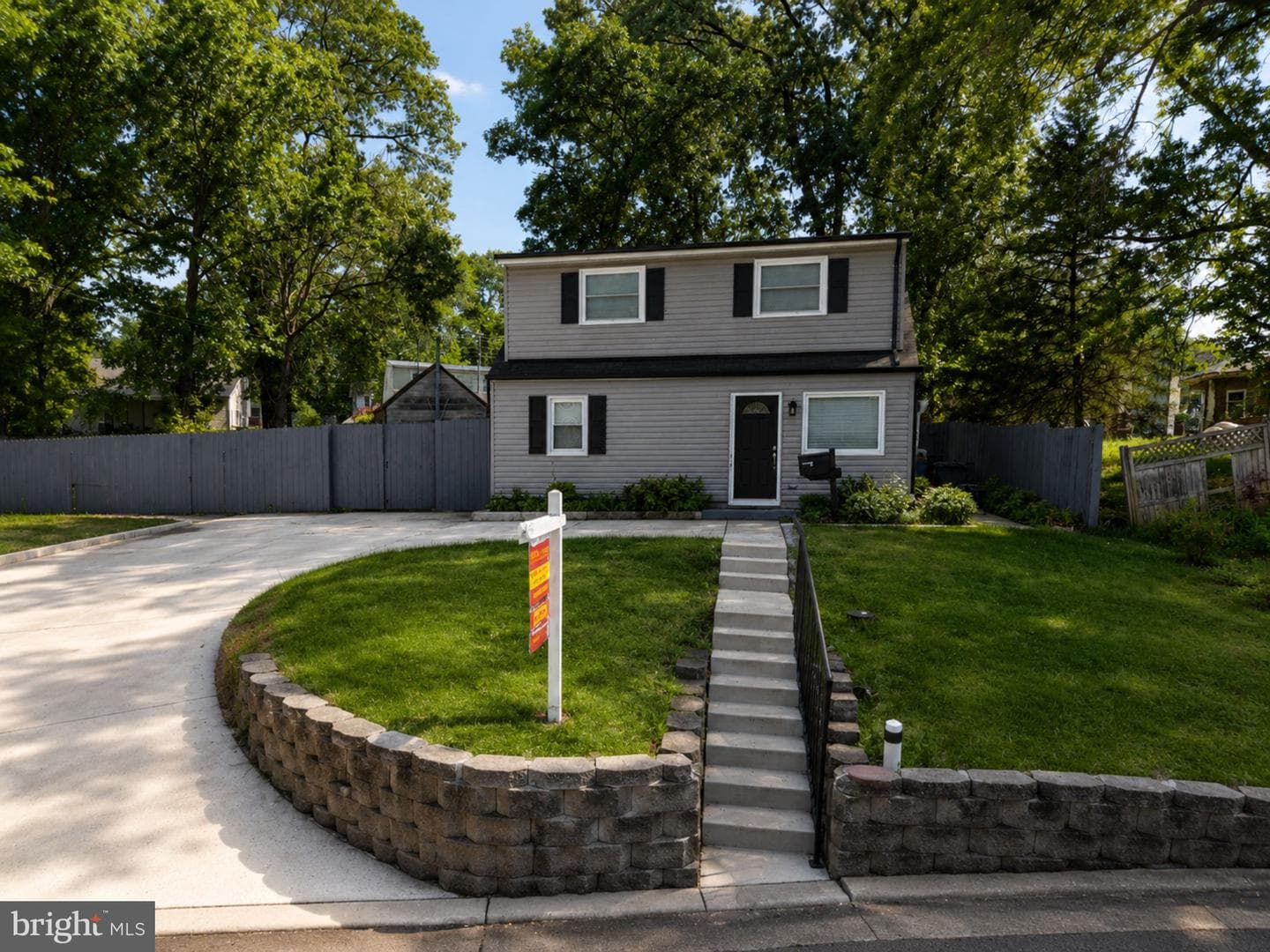 225 Colfax Court photo 2