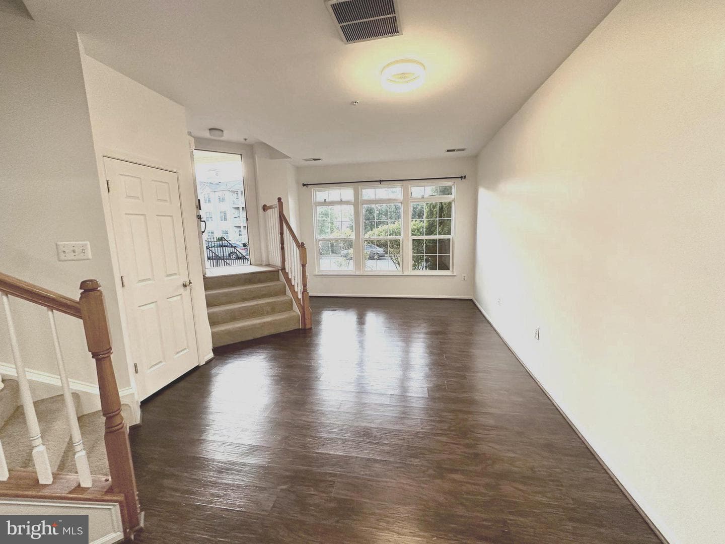 9544 Walker Way photo 3