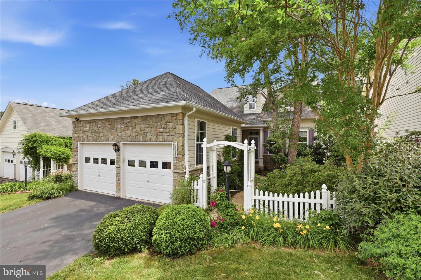 9411 Primrose Ln photo 1