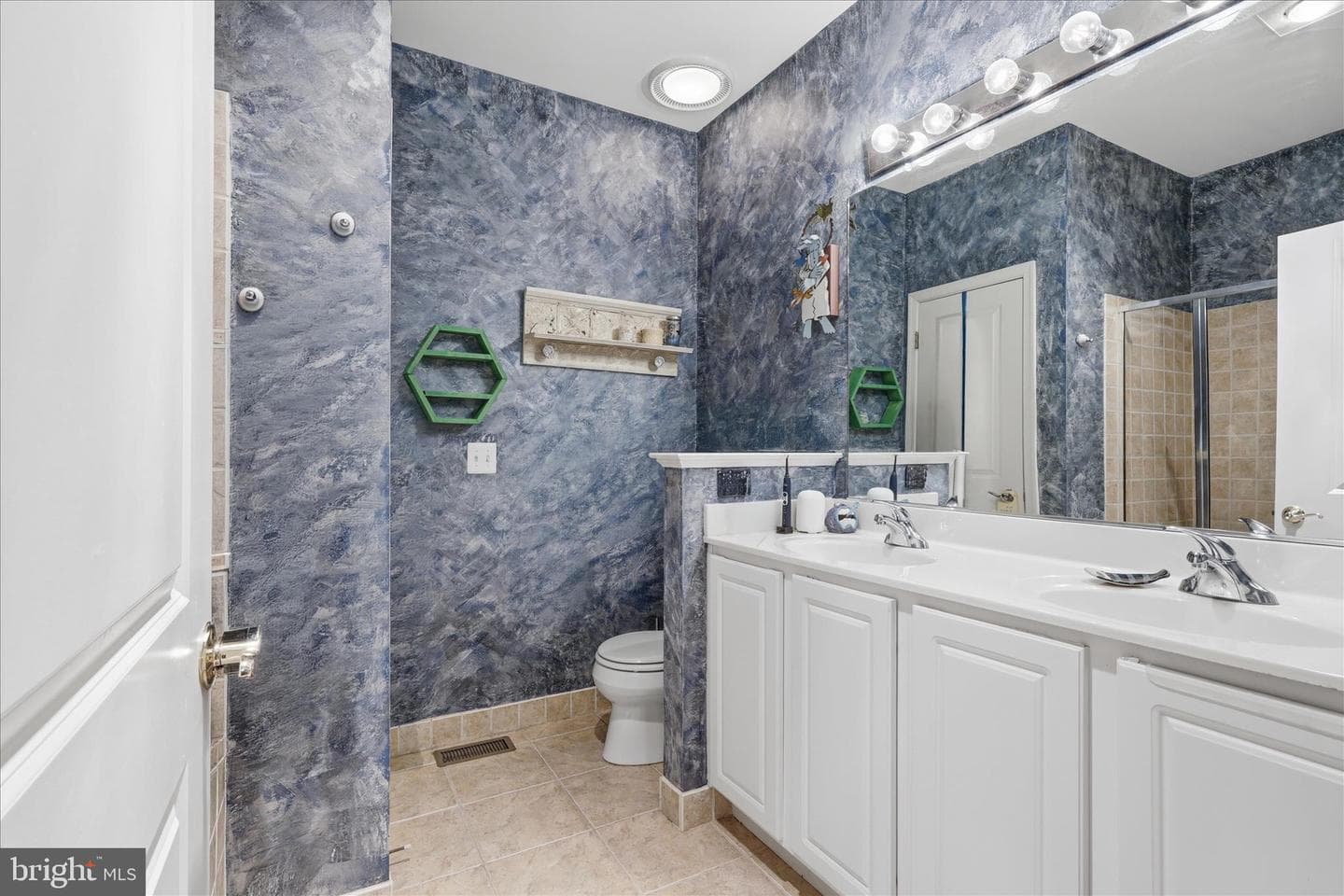 9411 Primrose Ln photo 20