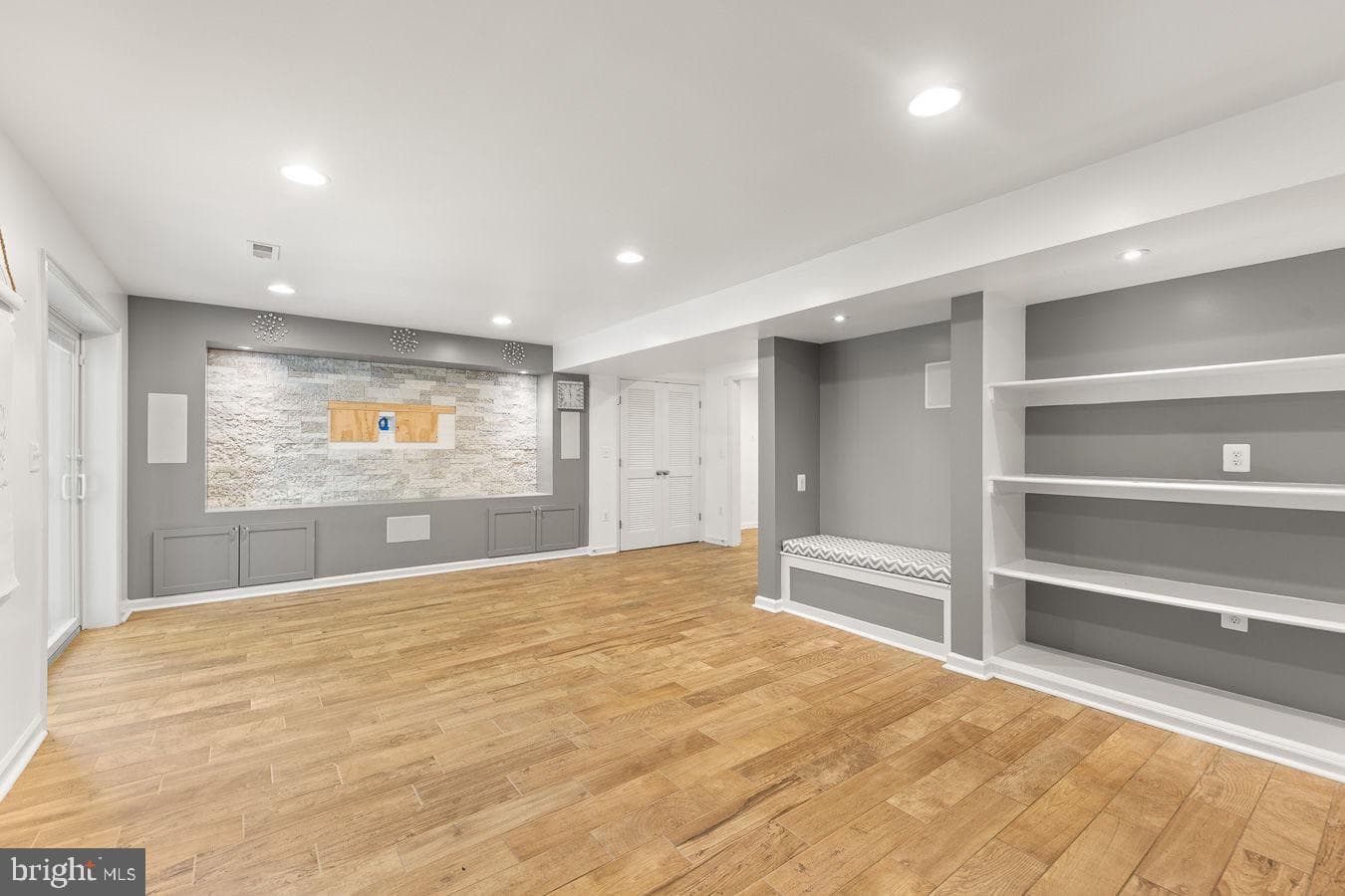9201 Golf Court photo 32