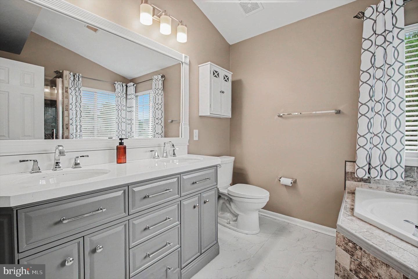9224 Cynthia Street photo 23
