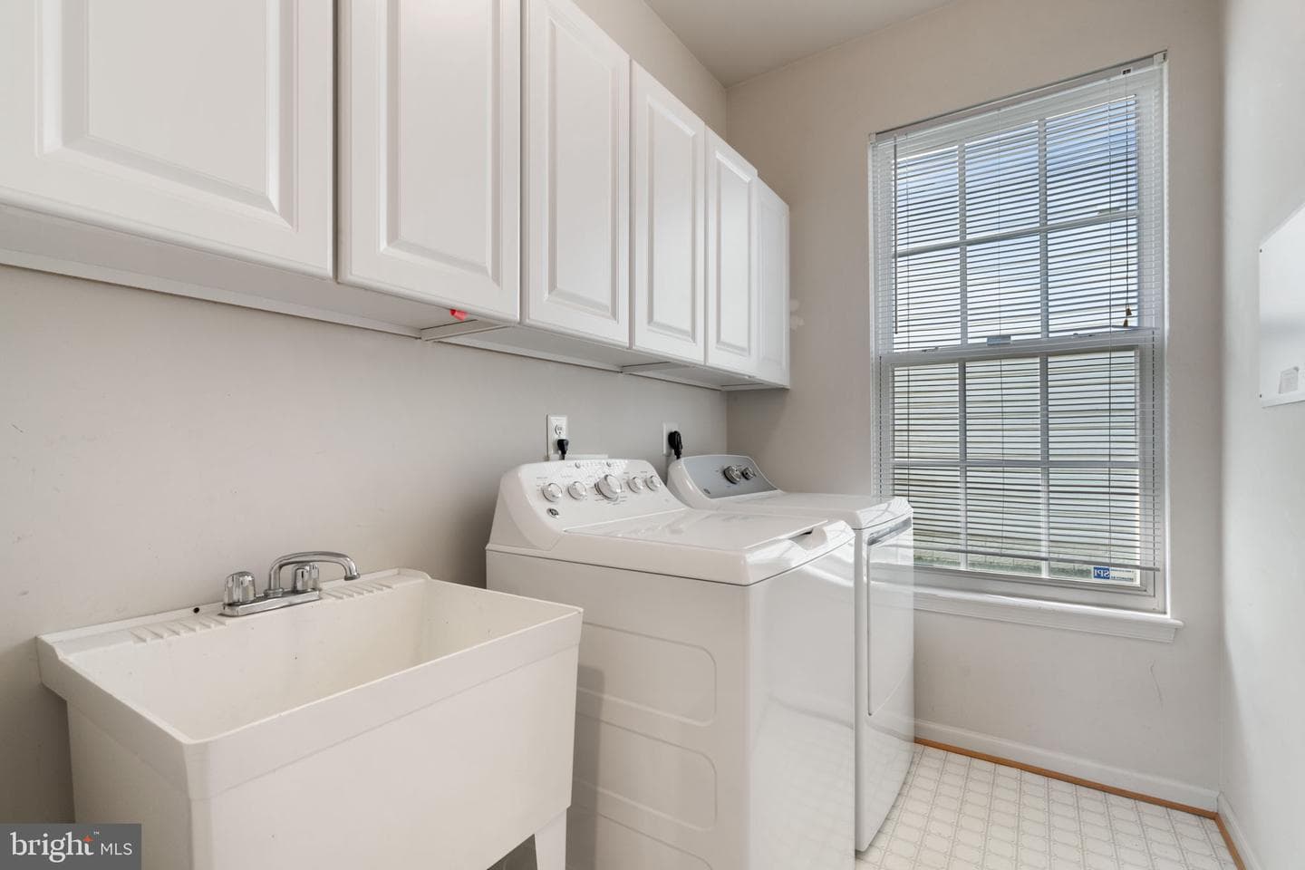 9405 Primrose Lane photo 23