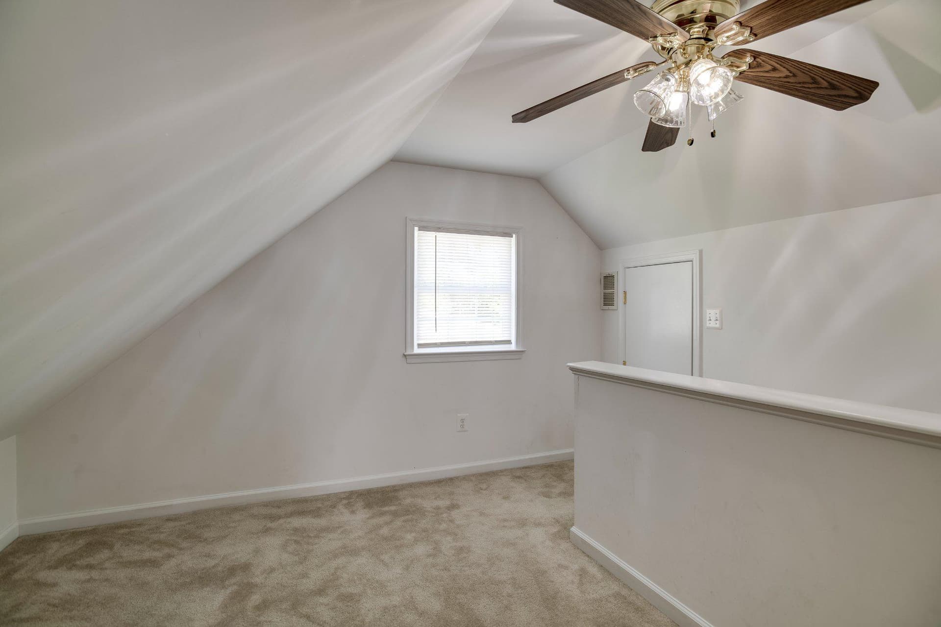 192 Cabbel Drive photo 12