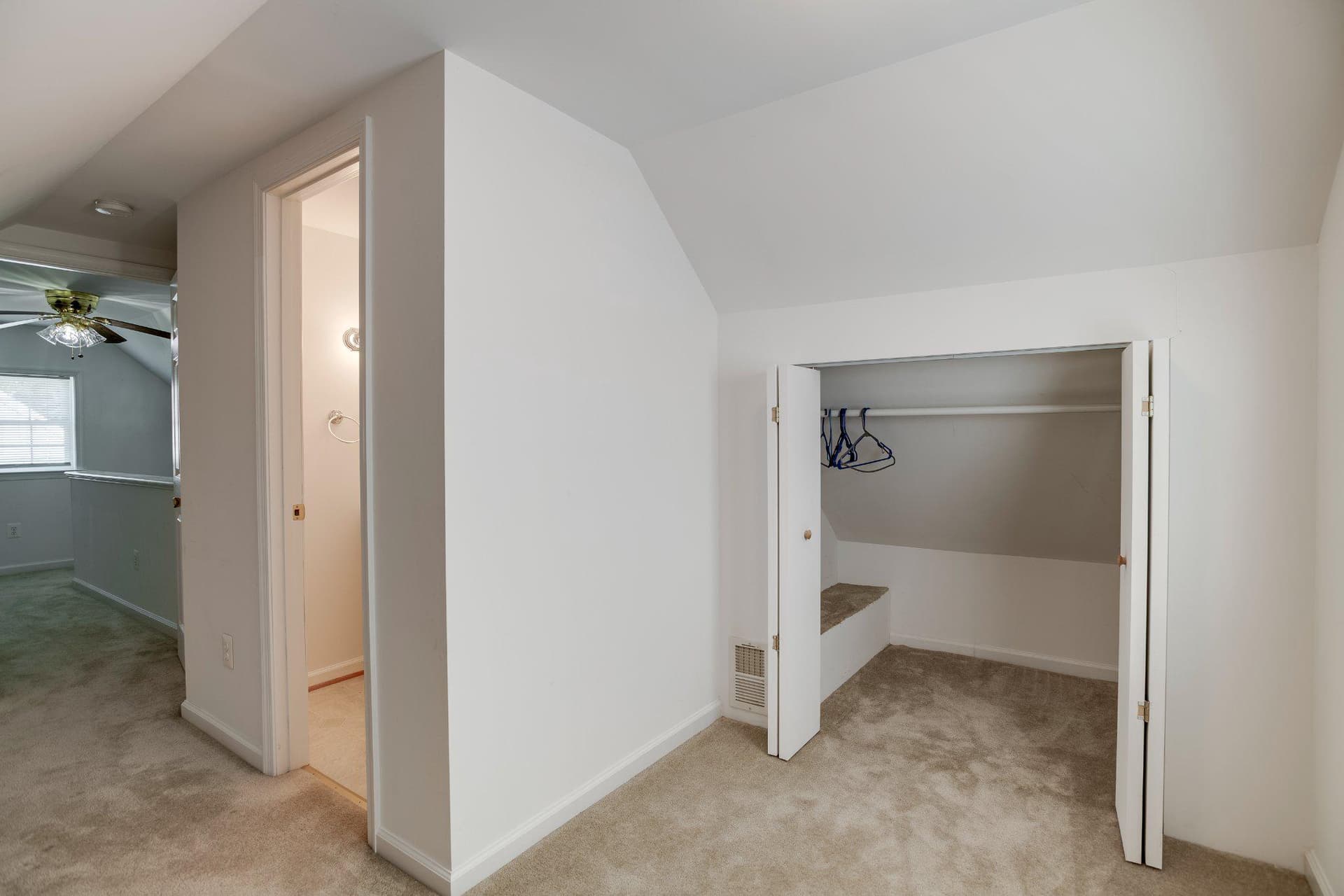192 Cabbel Drive photo 14