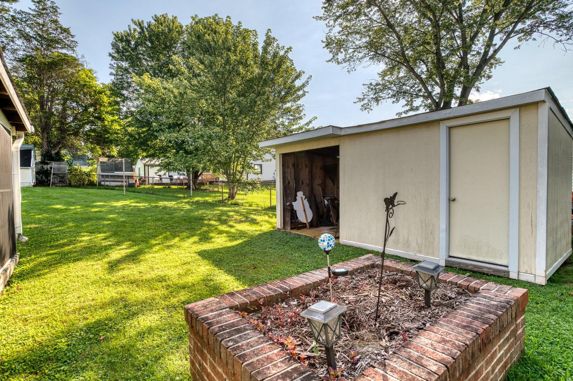 192 Cabbel Drive photo 30