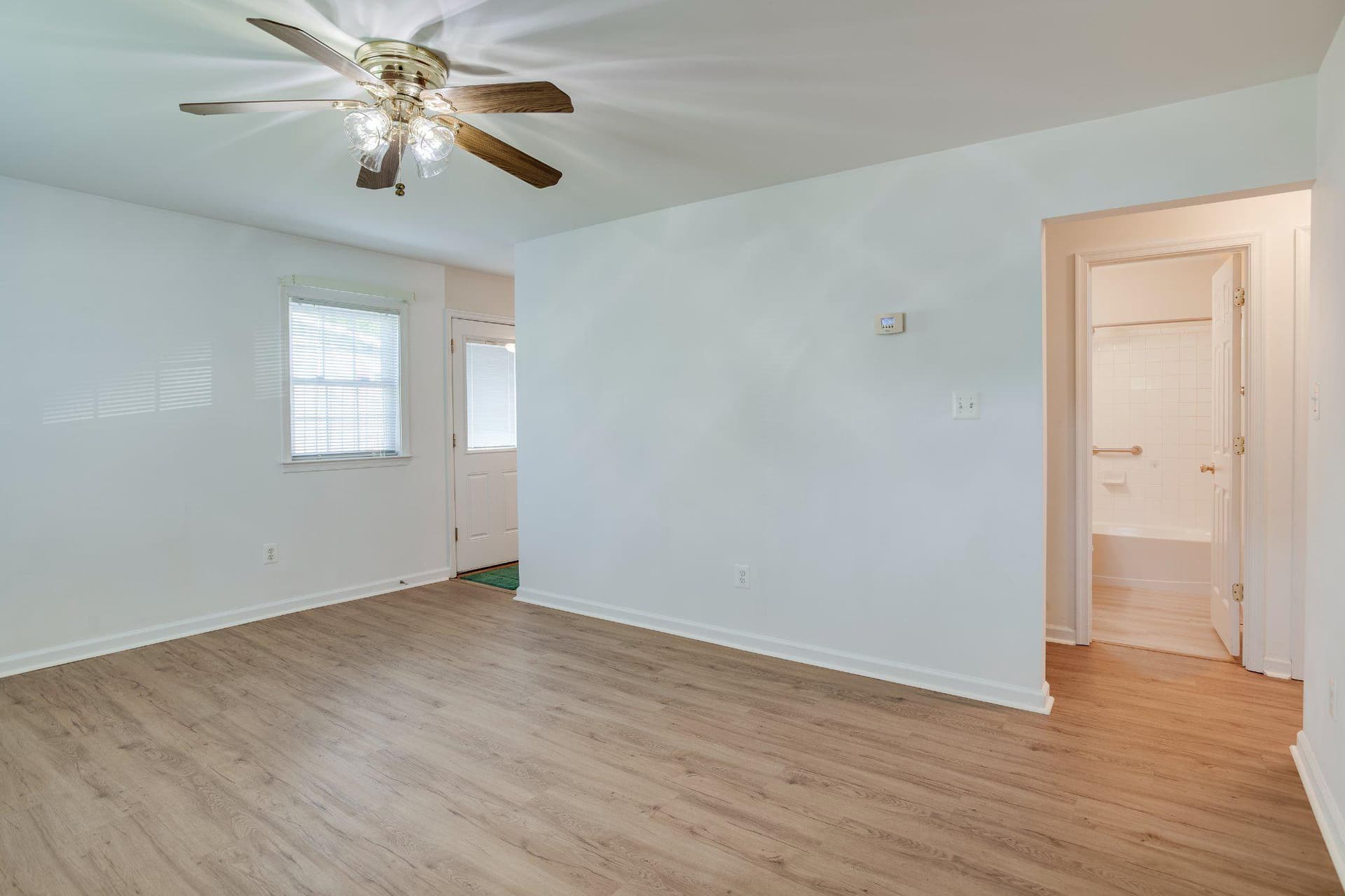 192 Cabbel Drive photo 4