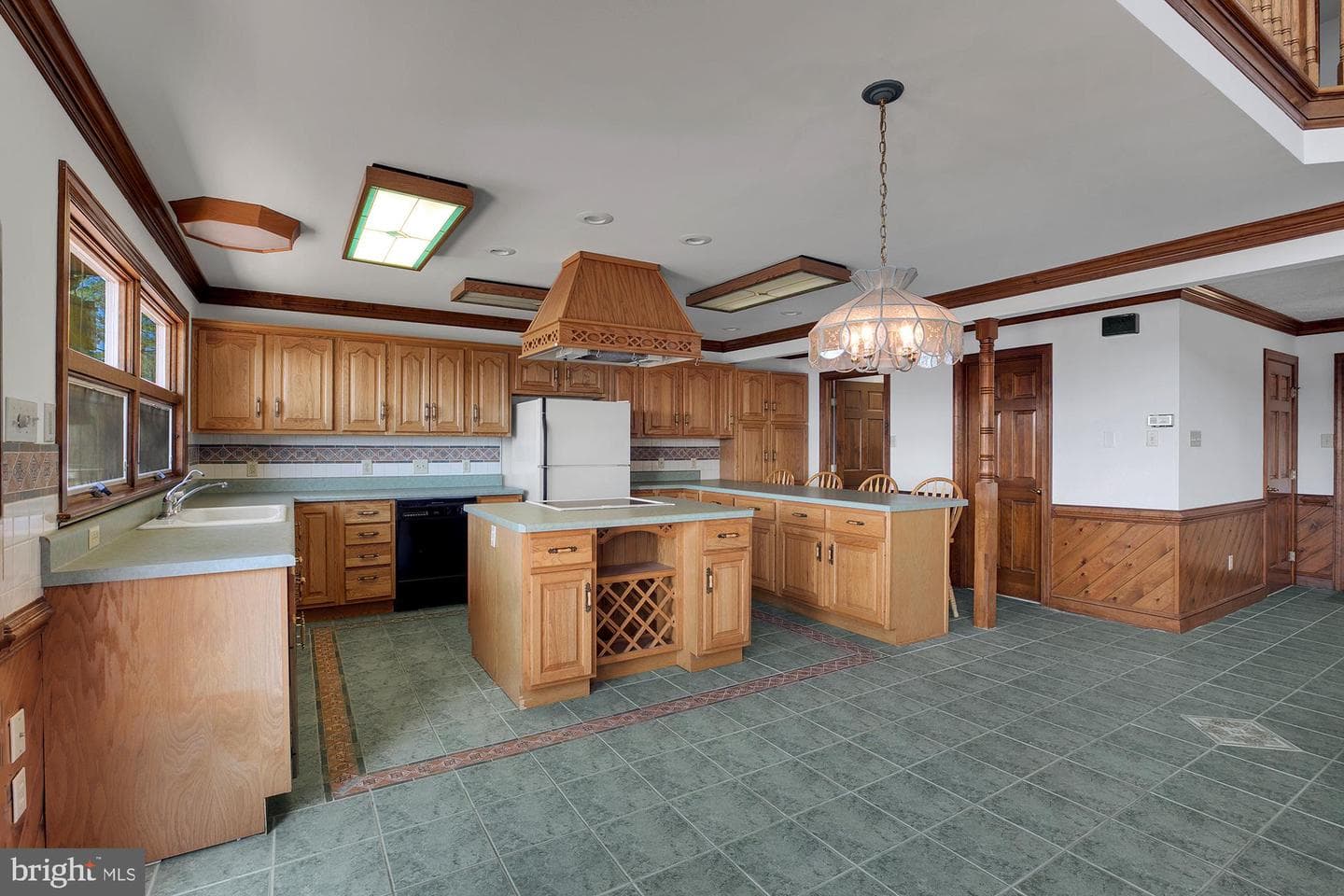 147 Beach Drive photo 38