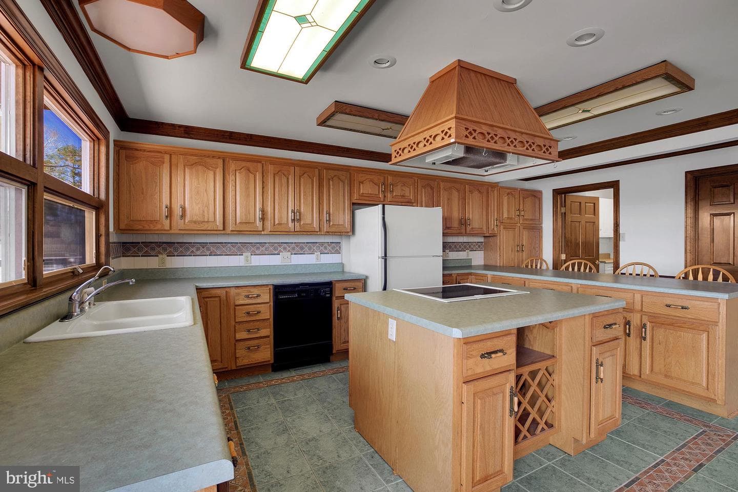147 Beach Drive photo 39
