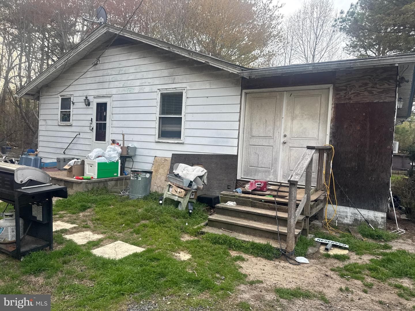 1059 Regent Rd photo 1