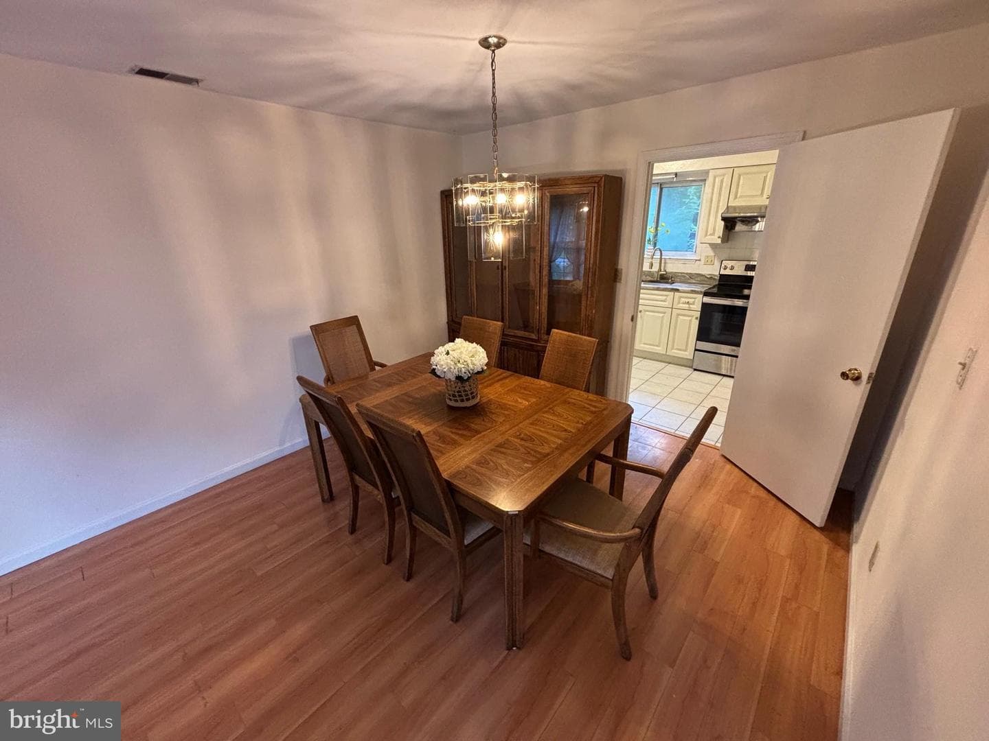 125 W Bay Avenue W photo 5