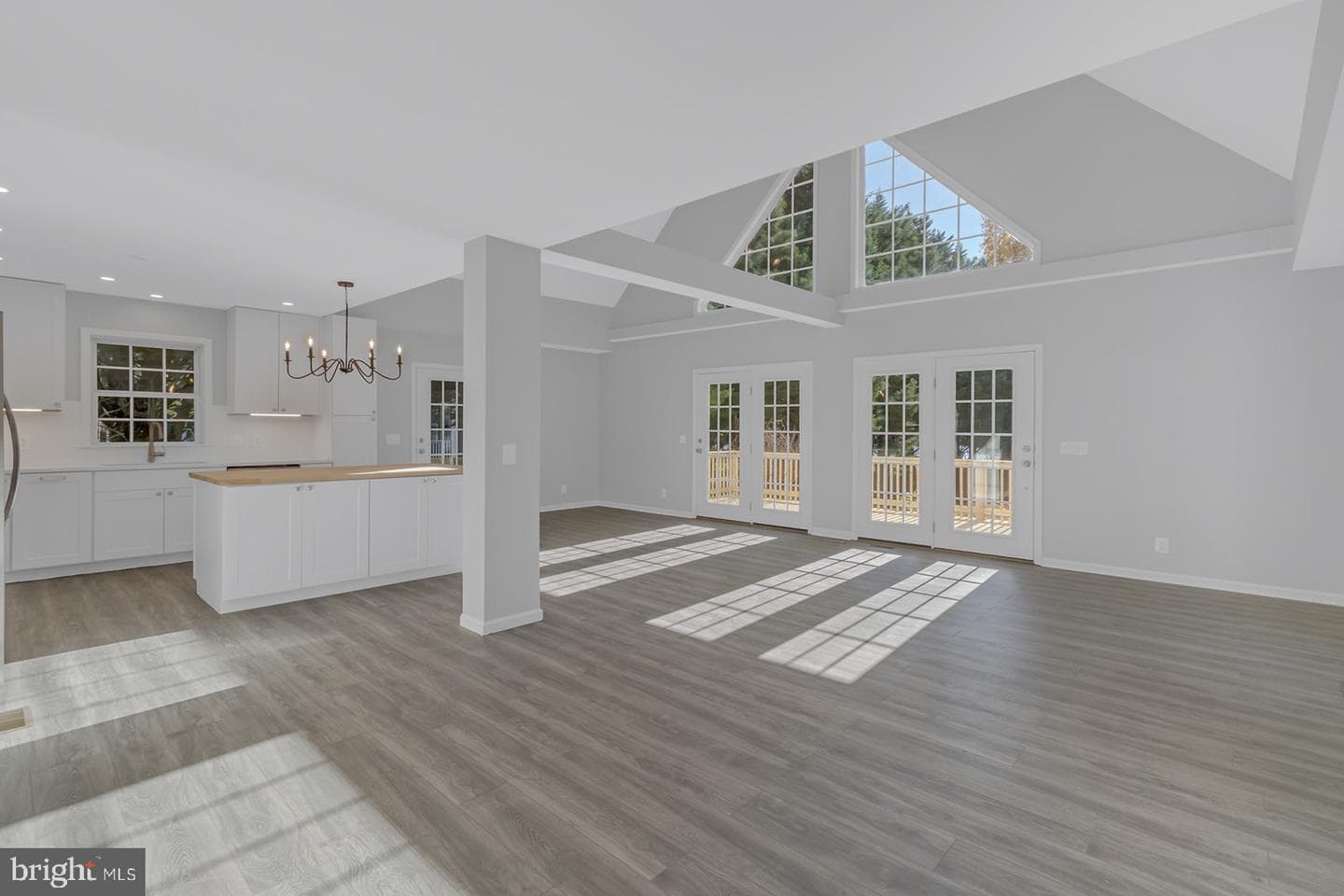 532 Twin Harbor Road photo 2
