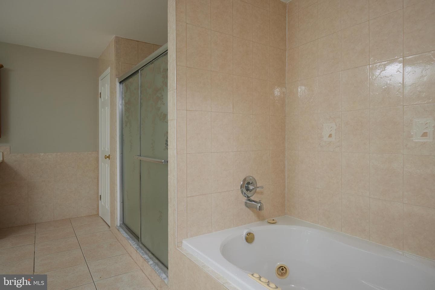 111 Chesterfield Court photo 40