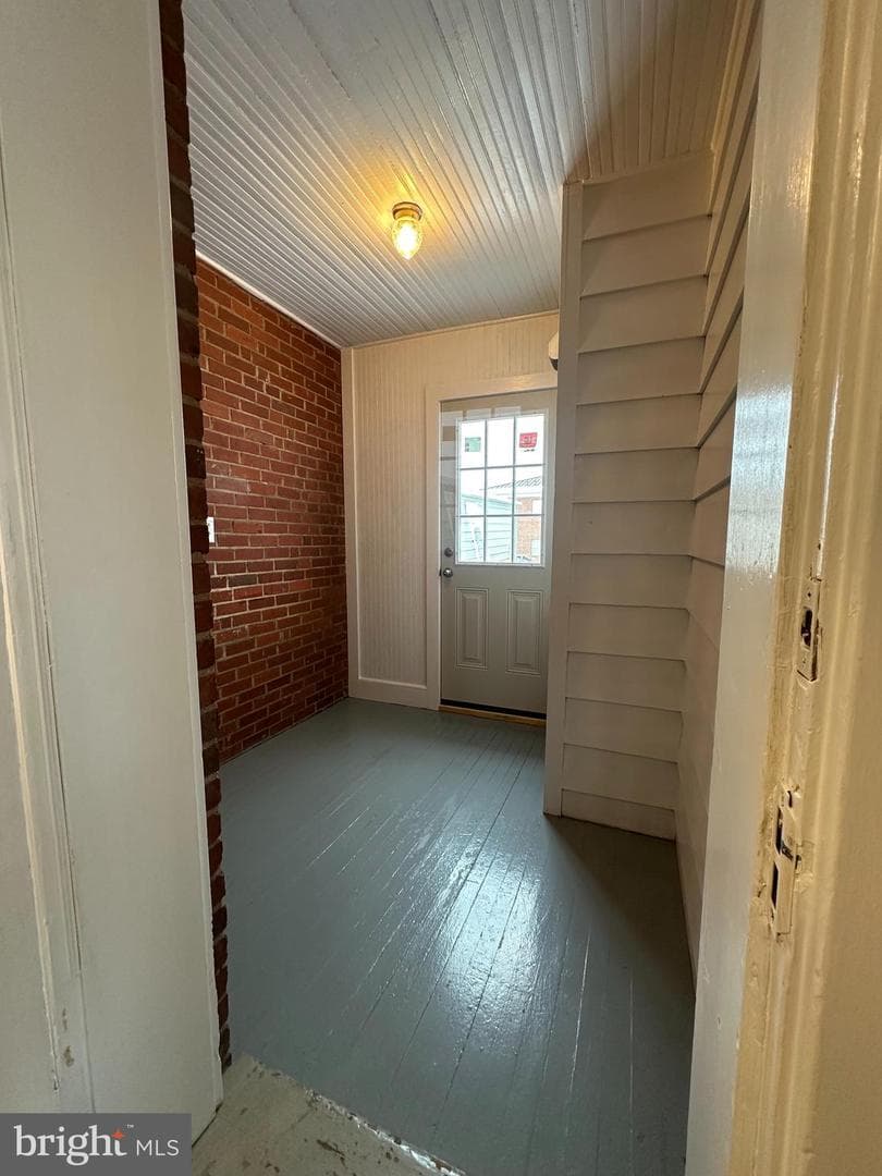 114 W Washington Street photo 27