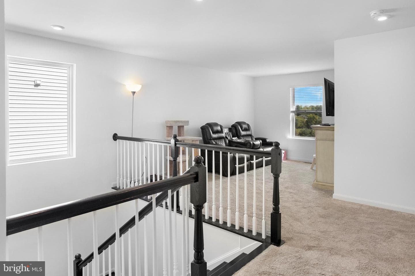 736 Round Hill Drive photo 6