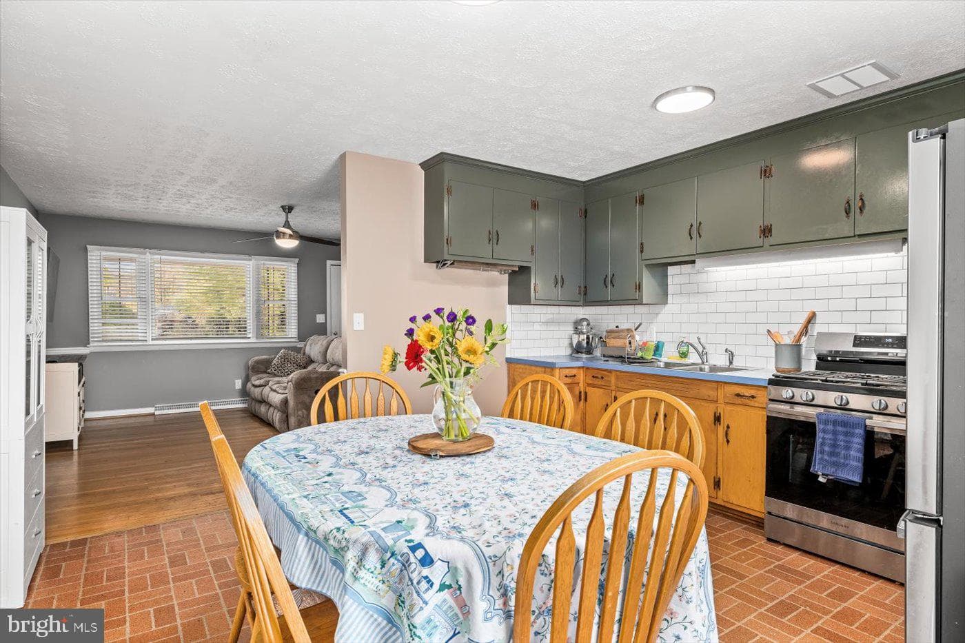 316 Grove Avenue photo 3