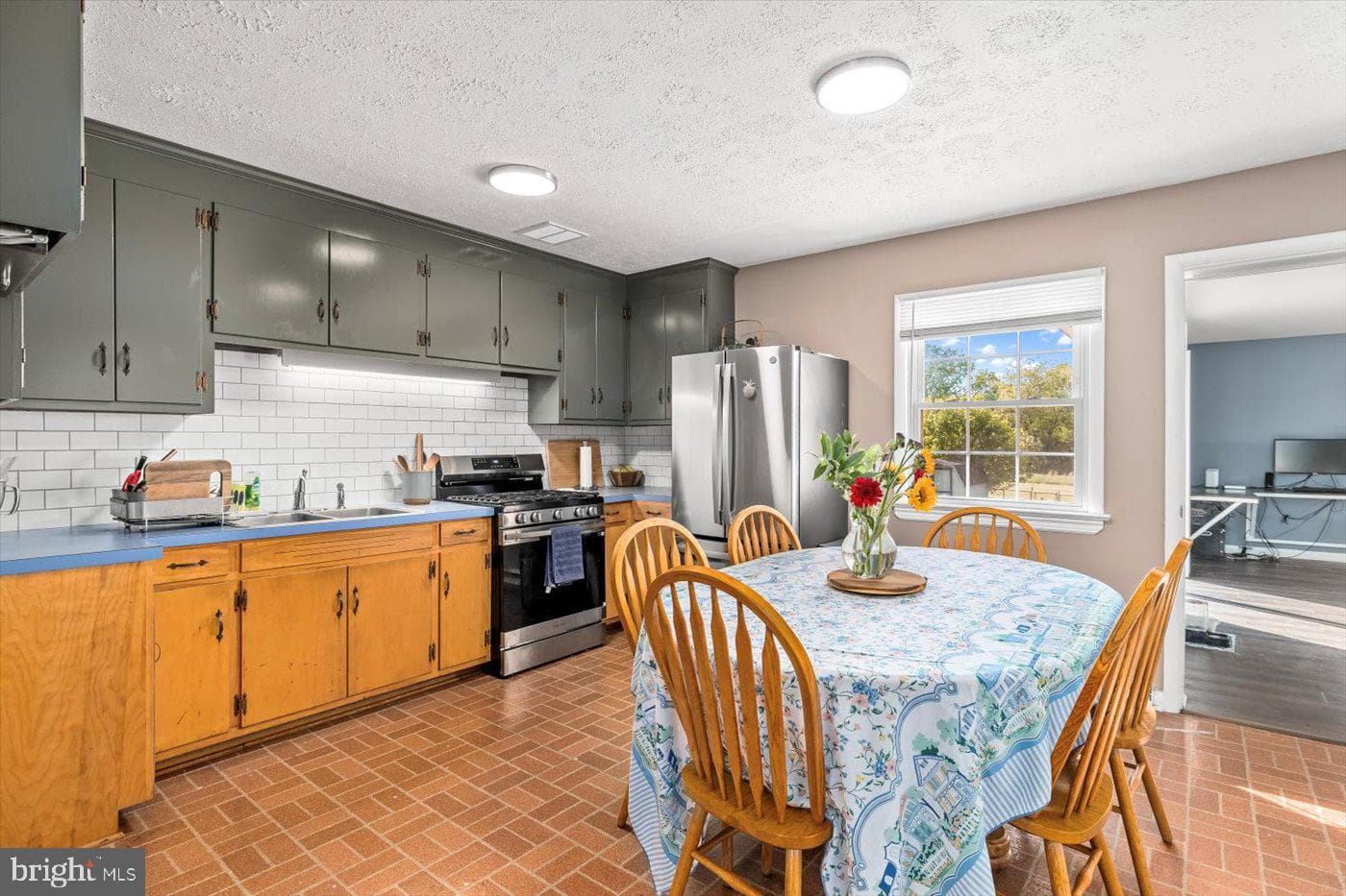 316 Grove Avenue photo 4