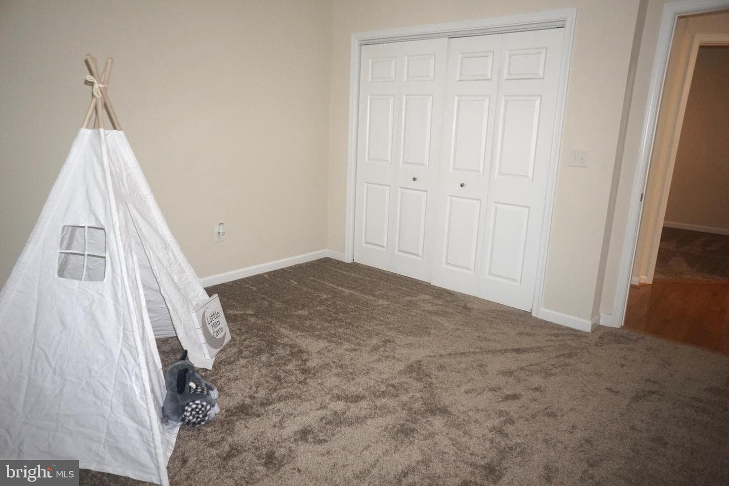 303 Stratford Circle photo 8