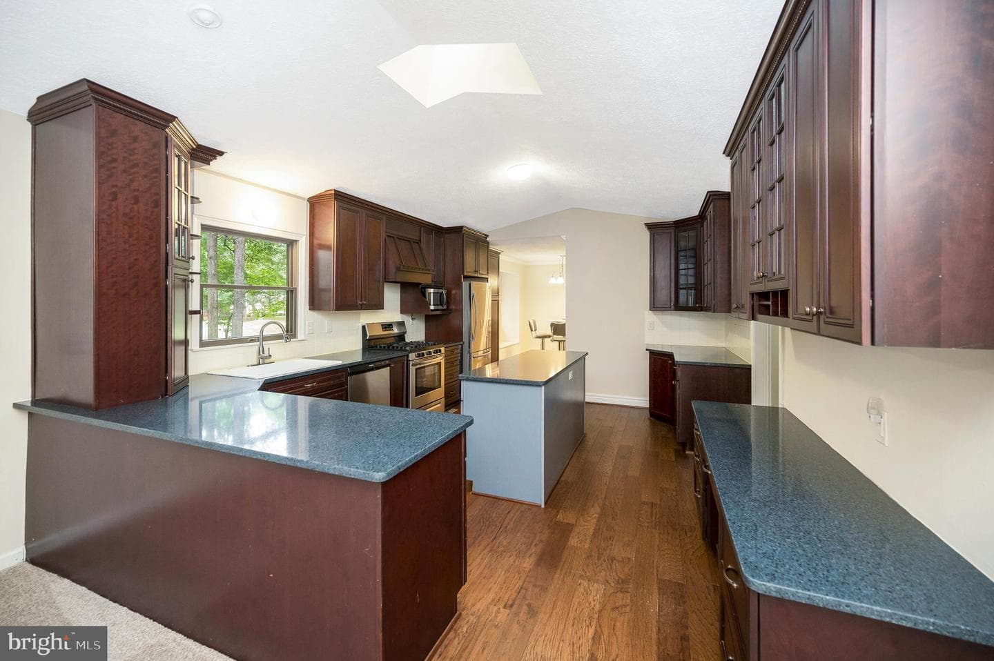 106 Cumberland Circle photo 8