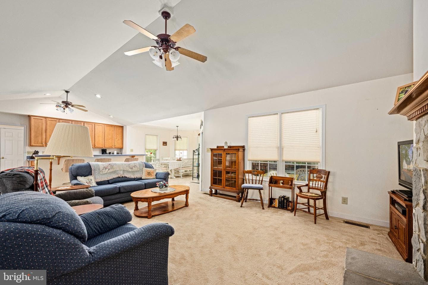 209 Edgemont Lane photo 10