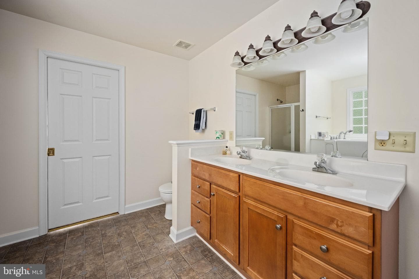 209 Edgemont Lane photo 23