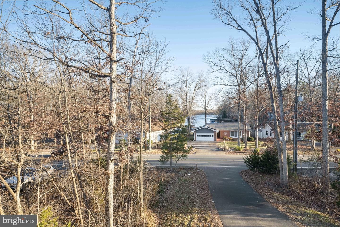 1002 Lakeview Pkwy photo 3