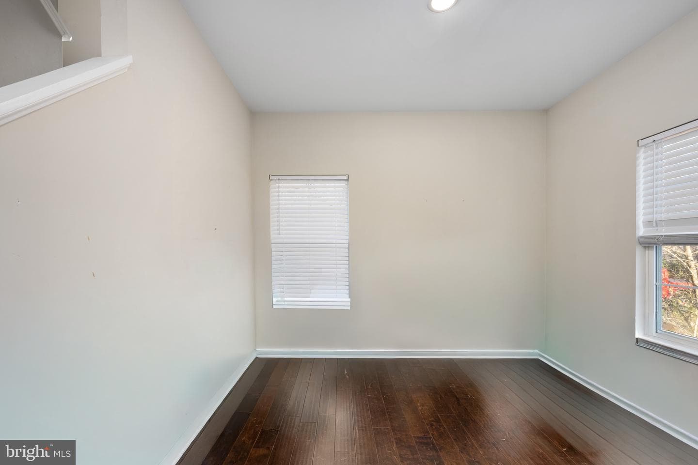 1002 Lakeview Pkwy photo 8