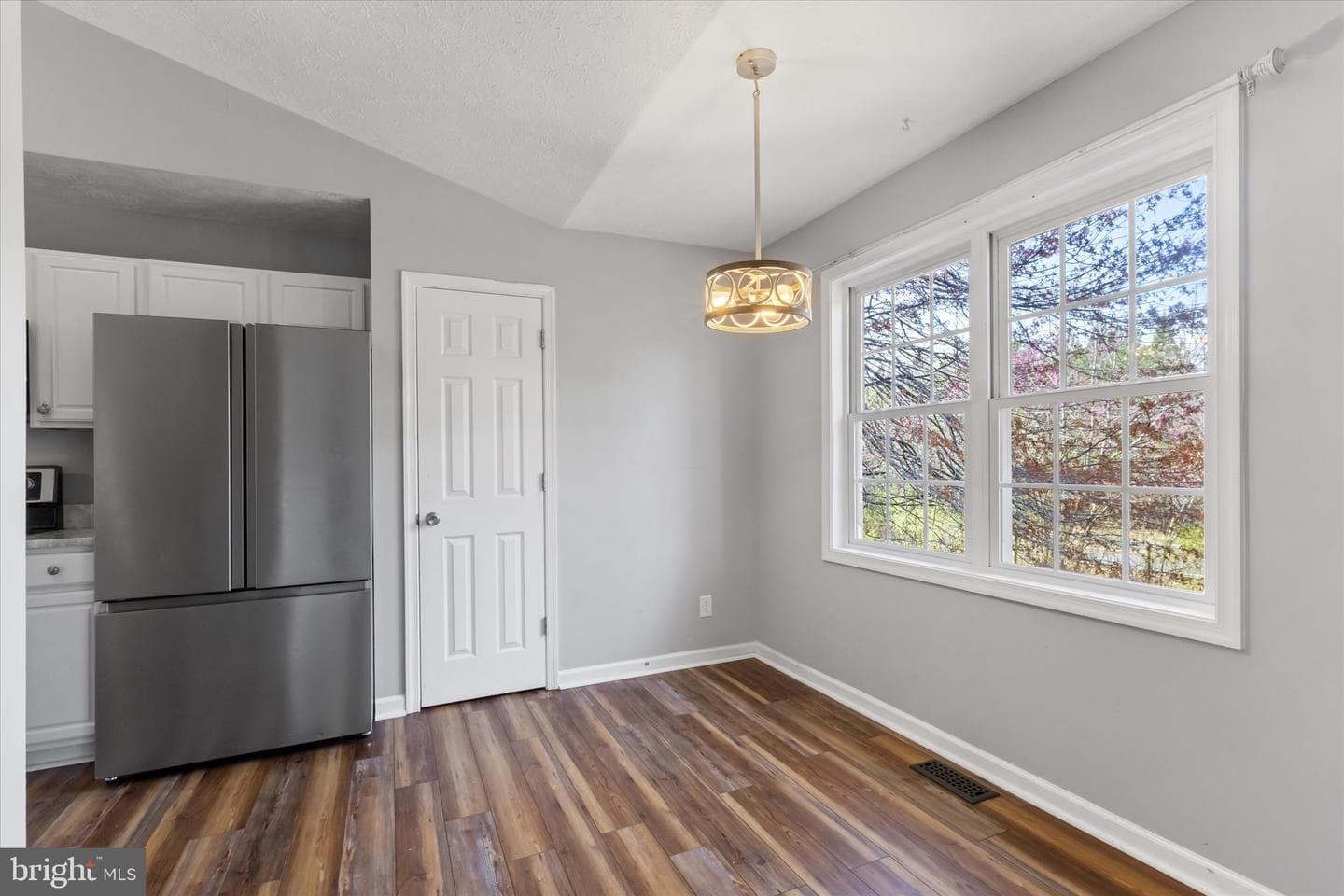 104 Carlyle Court photo 14