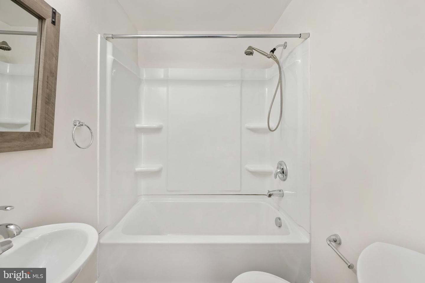 246 Berry Street photo 35