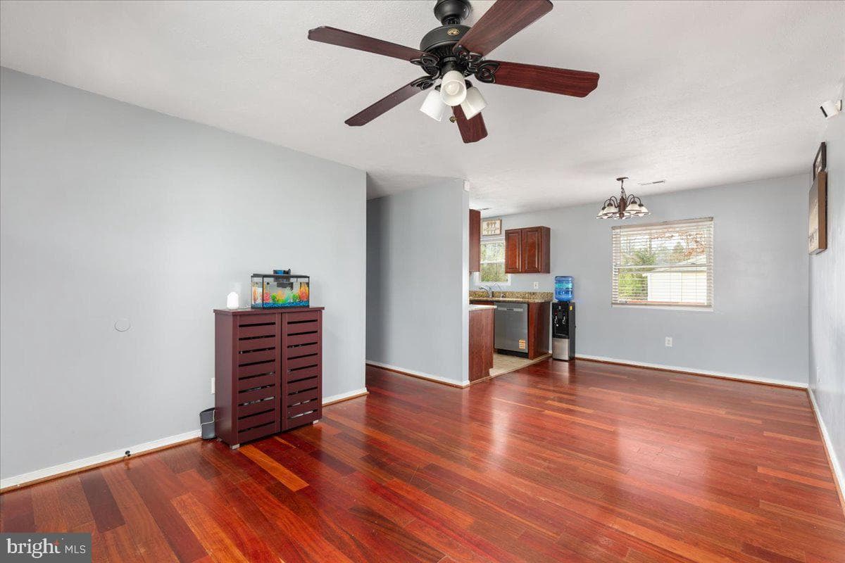 904 Lakeview Parkway photo 7