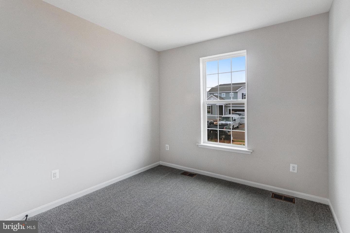 529 Aster Lane photo 3