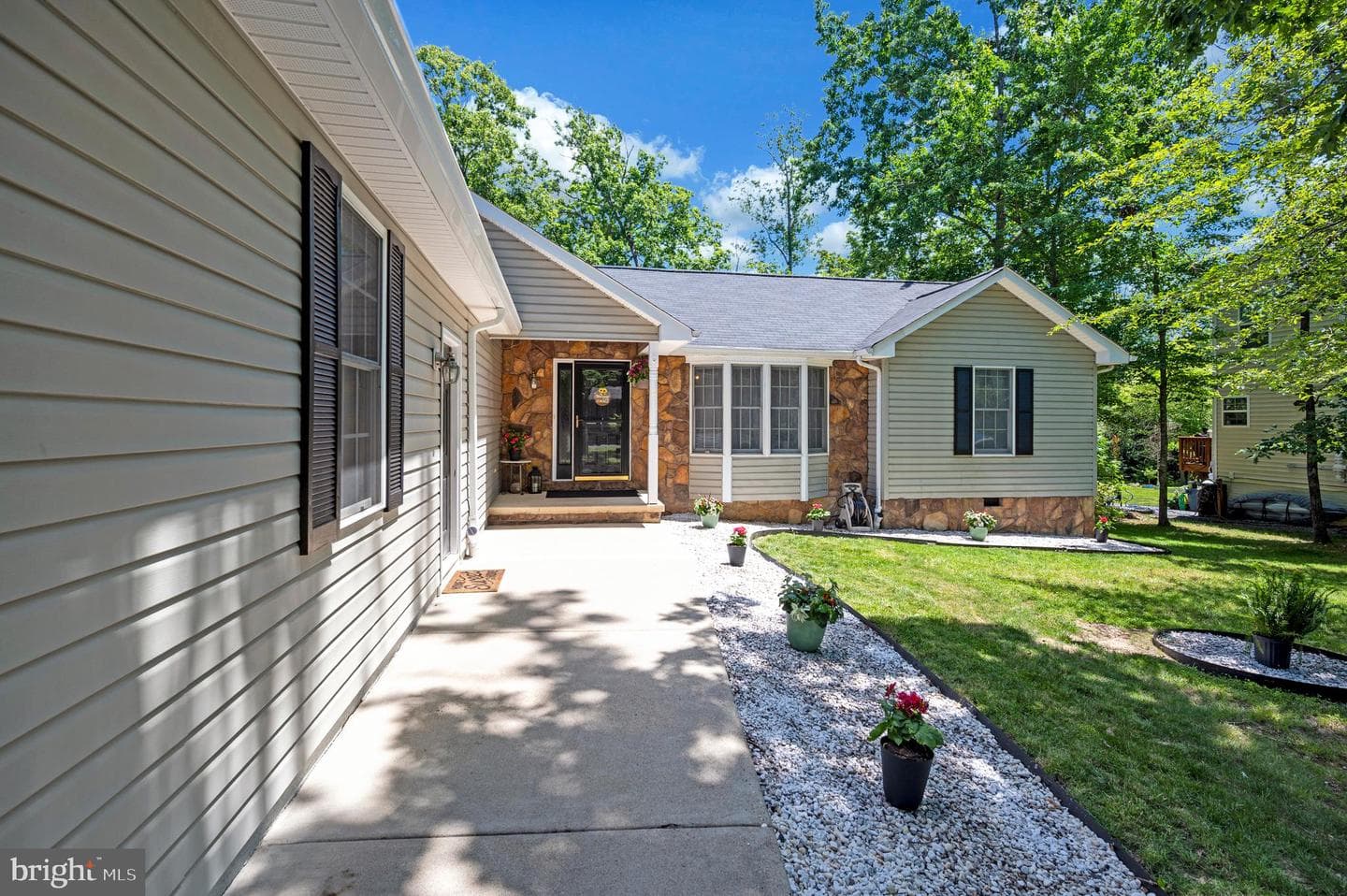 124 Republic Avenue photo 4