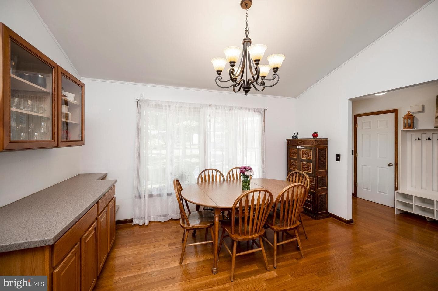 124 Republic Avenue photo 9