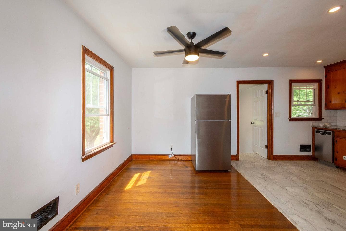 204 N Madison St photo 12