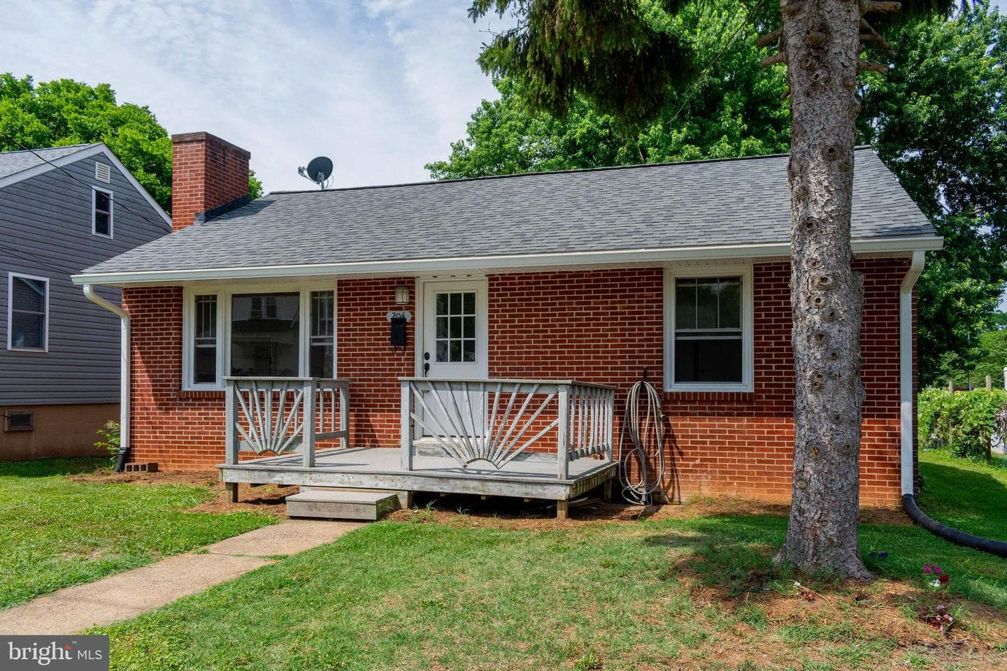 204 N Madison St photo 4